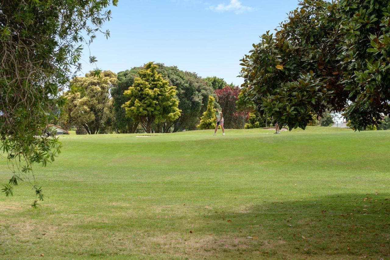 Golfers Delight In Quiet Cul De Sac Villa Mount Maunganui Kültér fotó